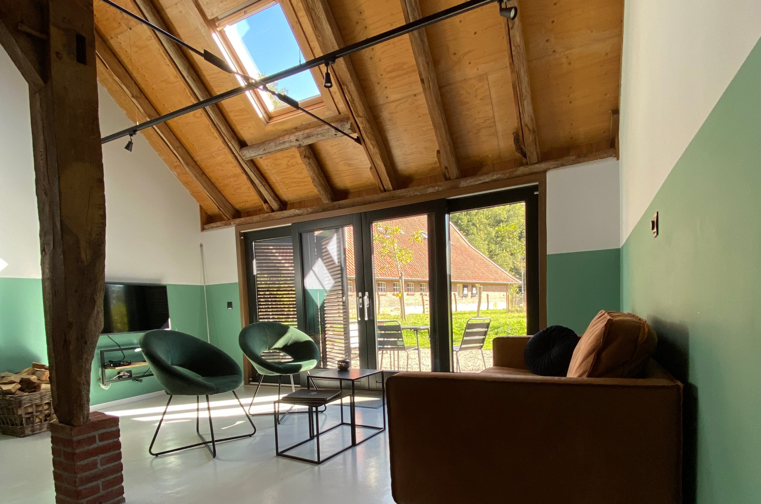 Het interieur van de groepsaccommodatie in Delden.