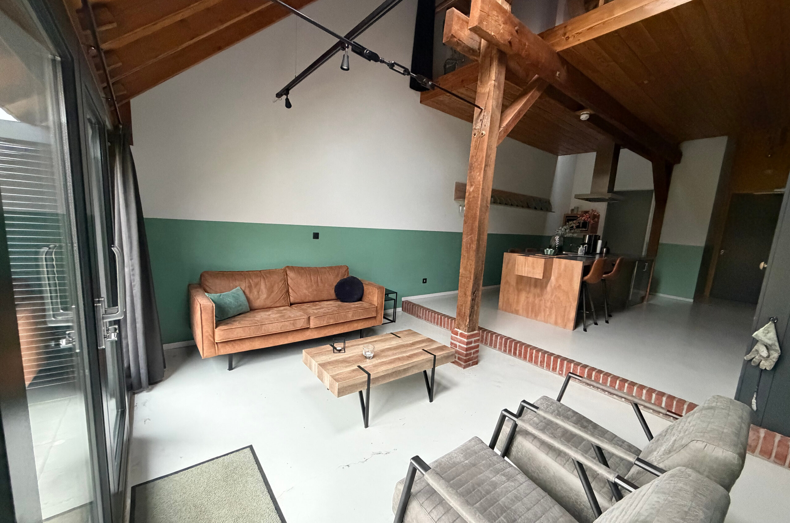 Het interieur van de groepsaccommodatie in Delden.