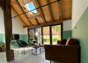 Het interieur van de groepsaccommodatie in Delden.